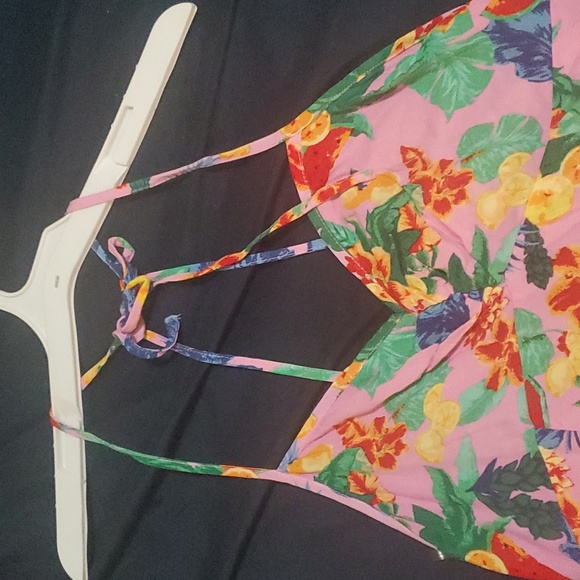 Floral Top Wild Fable Small sleeveless Sun top - Picture 3 of 4